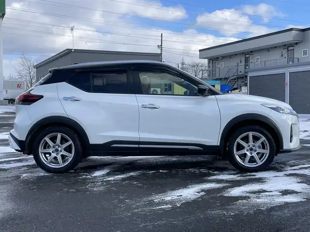日産 キックス X ツートーンインテリアED 道央・札幌 2020(令2)年 6.9万km ブリリアントホワイトパール/ピュアブラック 2トーン 純正メーカーナビ/CD/DVD/BT/フルセグ/エマージェンシーブレーキ/横滑り防止装置/レーダークルーズコントロール/レーンキープアシスト/パーキングアシスト/バックカメラ/サイドカメラ/フロントカメラ/全方位カメラ/アラウンドビューモニター/ビルトインETC/ドライブレコーダー/EVMODE/DRAIVEMODE/前席シートヒーター/レザーシート/革巻きステアリング/ステアリングリモコン/電動パーキング/オートブレーキホールド/プッシュスタート/スマートキー/LEDヘッドライト/オートライト/フォグランプ/電動格納ミラー/ウィンカーミラー/純正フロアマット/ドアバイザー/ハンドルヒーター/純正AW付夏タイヤ積込/205/55/R17/2025年/山9mm