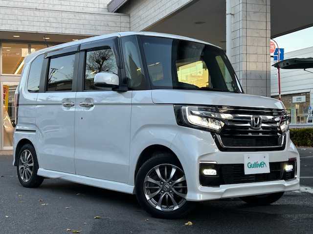 ホンダ Ｎ ＢＯＸ カスタム L 東京都 2022(令4)年 0.9万km プラチナホワイトパール ホンダセンシング/社外SDナビTV/パワースライドドア（助手席）/シートヒーター（前席）/LEDヘッドランプ/オートライト/ウレタン製ステアリングホイール/ステアリングスイッチ/ドライブレコーダー（前後）/衝突軽減ブレーキ/誤発信抑制機能/後方誤発信抑制機能/歩行者事故低減ステアリング/アダクティブクルーズコントロール/オートハイビーム/標識認識機能/路外逸脱抑制機能/ETC/ハーフシェイドフロントウィンドウ/ロールサンシェイド（後席左右）/ベンチシート（後席）/ISOFIX（後席）/チップアップシート/プラズマクラスター付オートエアコン/ドアバイザー/プッシュスタート/電動格納ドアミラー/スペアキー/保証書＆取扱説明書