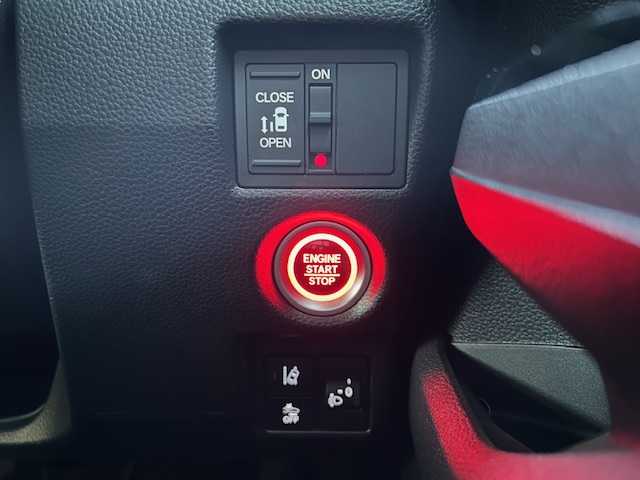 ホンダ Ｎ ＢＯＸ カスタム L 東京都 2022(令4)年 0.9万km プラチナホワイトパール ホンダセンシング/社外SDナビTV/パワースライドドア（助手席）/シートヒーター（前席）/LEDヘッドランプ/オートライト/ウレタン製ステアリングホイール/ステアリングスイッチ/ドライブレコーダー（前後）/衝突軽減ブレーキ/誤発信抑制機能/後方誤発信抑制機能/歩行者事故低減ステアリング/アダクティブクルーズコントロール/オートハイビーム/標識認識機能/路外逸脱抑制機能/ETC/ハーフシェイドフロントウィンドウ/ロールサンシェイド（後席左右）/ベンチシート（後席）/ISOFIX（後席）/チップアップシート/プラズマクラスター付オートエアコン/ドアバイザー/プッシュスタート/電動格納ドアミラー/スペアキー/保証書＆取扱説明書