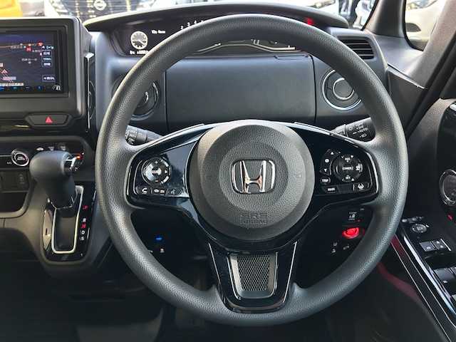 ホンダ Ｎ ＢＯＸ カスタム L 東京都 2022(令4)年 0.9万km プラチナホワイトパール ホンダセンシング/社外SDナビTV/パワースライドドア（助手席）/シートヒーター（前席）/LEDヘッドランプ/オートライト/ウレタン製ステアリングホイール/ステアリングスイッチ/ドライブレコーダー（前後）/衝突軽減ブレーキ/誤発信抑制機能/後方誤発信抑制機能/歩行者事故低減ステアリング/アダクティブクルーズコントロール/オートハイビーム/標識認識機能/路外逸脱抑制機能/ETC/ハーフシェイドフロントウィンドウ/ロールサンシェイド（後席左右）/ベンチシート（後席）/ISOFIX（後席）/チップアップシート/プラズマクラスター付オートエアコン/ドアバイザー/プッシュスタート/電動格納ドアミラー/スペアキー/保証書＆取扱説明書