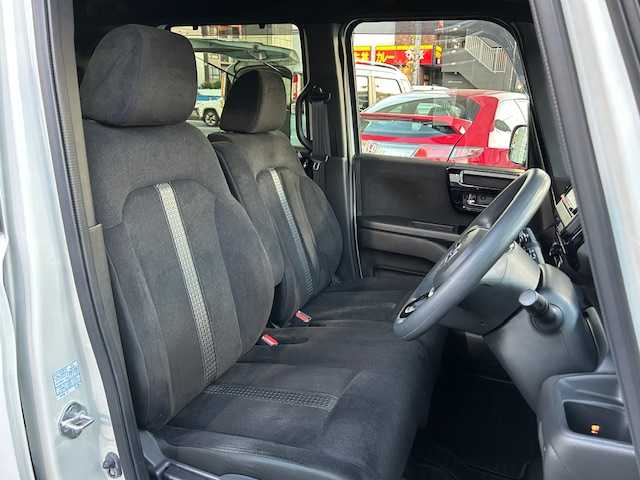 ホンダ Ｎ ＢＯＸ カスタム L 東京都 2022(令4)年 0.9万km プラチナホワイトパール ホンダセンシング/社外SDナビTV/パワースライドドア（助手席）/シートヒーター（前席）/LEDヘッドランプ/オートライト/ウレタン製ステアリングホイール/ステアリングスイッチ/ドライブレコーダー（前後）/衝突軽減ブレーキ/誤発信抑制機能/後方誤発信抑制機能/歩行者事故低減ステアリング/アダクティブクルーズコントロール/オートハイビーム/標識認識機能/路外逸脱抑制機能/ETC/ハーフシェイドフロントウィンドウ/ロールサンシェイド（後席左右）/ベンチシート（後席）/ISOFIX（後席）/チップアップシート/プラズマクラスター付オートエアコン/ドアバイザー/プッシュスタート/電動格納ドアミラー/スペアキー/保証書＆取扱説明書