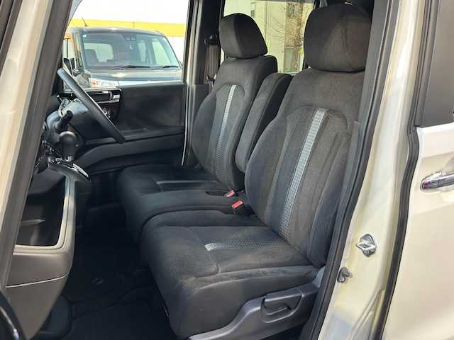 ホンダ Ｎ ＢＯＸ カスタム L 東京都 2022(令4)年 0.9万km プラチナホワイトパール ホンダセンシング/社外SDナビTV/パワースライドドア（助手席）/シートヒーター（前席）/LEDヘッドランプ/オートライト/ウレタン製ステアリングホイール/ステアリングスイッチ/ドライブレコーダー（前後）/衝突軽減ブレーキ/誤発信抑制機能/後方誤発信抑制機能/歩行者事故低減ステアリング/アダクティブクルーズコントロール/オートハイビーム/標識認識機能/路外逸脱抑制機能/ETC/ハーフシェイドフロントウィンドウ/ロールサンシェイド（後席左右）/ベンチシート（後席）/ISOFIX（後席）/チップアップシート/プラズマクラスター付オートエアコン/ドアバイザー/プッシュスタート/電動格納ドアミラー/スペアキー/保証書＆取扱説明書