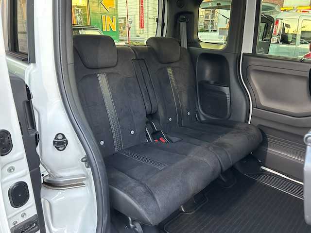 ホンダ Ｎ ＢＯＸ カスタム L 東京都 2022(令4)年 0.9万km プラチナホワイトパール ホンダセンシング/社外SDナビTV/パワースライドドア（助手席）/シートヒーター（前席）/LEDヘッドランプ/オートライト/ウレタン製ステアリングホイール/ステアリングスイッチ/ドライブレコーダー（前後）/衝突軽減ブレーキ/誤発信抑制機能/後方誤発信抑制機能/歩行者事故低減ステアリング/アダクティブクルーズコントロール/オートハイビーム/標識認識機能/路外逸脱抑制機能/ETC/ハーフシェイドフロントウィンドウ/ロールサンシェイド（後席左右）/ベンチシート（後席）/ISOFIX（後席）/チップアップシート/プラズマクラスター付オートエアコン/ドアバイザー/プッシュスタート/電動格納ドアミラー/スペアキー/保証書＆取扱説明書