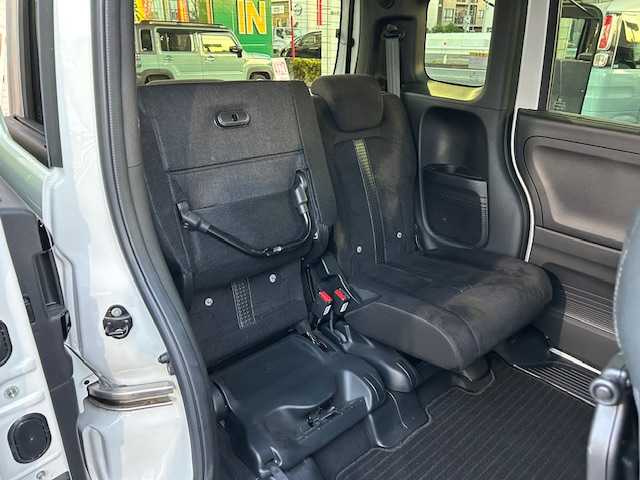 ホンダ Ｎ ＢＯＸ カスタム L 東京都 2022(令4)年 0.9万km プラチナホワイトパール ホンダセンシング/社外SDナビTV/パワースライドドア（助手席）/シートヒーター（前席）/LEDヘッドランプ/オートライト/ウレタン製ステアリングホイール/ステアリングスイッチ/ドライブレコーダー（前後）/衝突軽減ブレーキ/誤発信抑制機能/後方誤発信抑制機能/歩行者事故低減ステアリング/アダクティブクルーズコントロール/オートハイビーム/標識認識機能/路外逸脱抑制機能/ETC/ハーフシェイドフロントウィンドウ/ロールサンシェイド（後席左右）/ベンチシート（後席）/ISOFIX（後席）/チップアップシート/プラズマクラスター付オートエアコン/ドアバイザー/プッシュスタート/電動格納ドアミラー/スペアキー/保証書＆取扱説明書