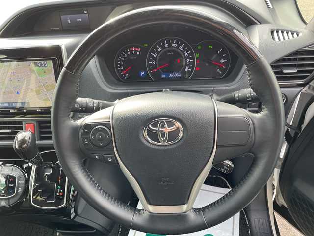 トヨタ ノア Si ダブルバイビーⅢ 神奈川県 2021(令3)年 3.7万km パール