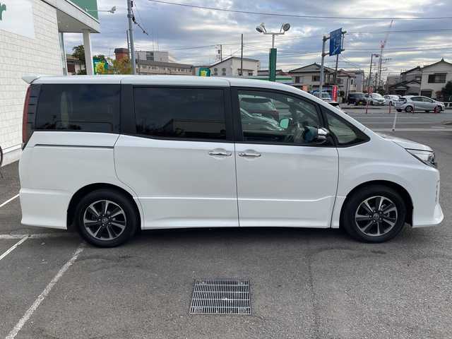 トヨタ ノア Si ダブルバイビーⅢ 神奈川県 2021(令3)年 3.7万km パール