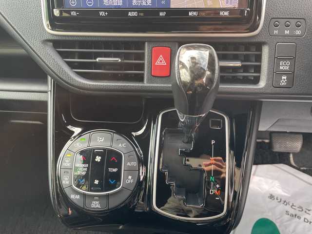 トヨタ ノア Si ダブルバイビーⅢ 神奈川県 2021(令3)年 3.7万km パール