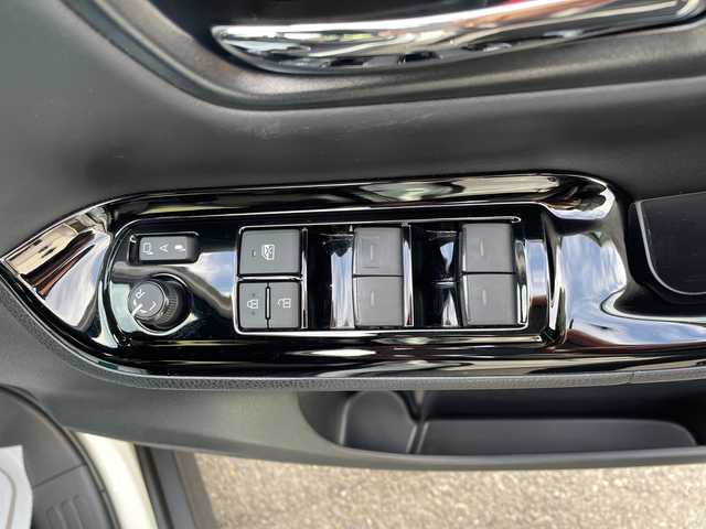 トヨタ ノア Si ダブルバイビーⅢ 神奈川県 2021(令3)年 3.7万km パール