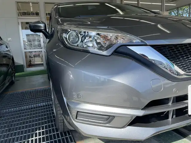 日産 ノート X FOUR スマートセーフティED 宮城県 2018(平30)年 4.6万km ダークメタルグレー 純正ディーラーナビ/TV(フルセグ)/FM・AM/CD・DVD/Bluetooth/USB/SD/ipod/デジタルインナーミラー/エンジンスターター/純正フロアマット/ETC/プッシュスタート/社外サマーアルミホイール14インチ車内積込/インテリジェントエマージェンシーブレーキ/レーンアシスト/2駆切替/横滑り防止/アラウンドビューモニター/純正ホイールカバースタットレスタイヤ装着