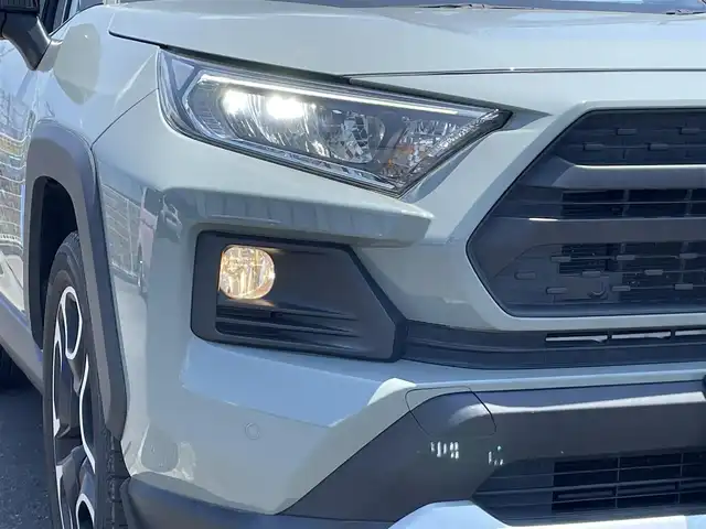 トヨタ ＲＡＶ４ アドベンチャー 茨城県 2020(令2)年 3.5万km アッシュグレーメタリック/アーバンカーキ 社外ナビ/【iPod・USB・SD・ＣＤ・ＤＶＤ・ＴＶ・ラジオ・ＢＴ・ＨＤＭＩ】/パワーシート/シートヒーター/エアシート/ステアリングヒーター/ダウンヒルアシストコントロール/レーダークルコン/ETC/Bカメラ/ルーフレール/前後コーナーセンサー/100V電源/ブレーキホールド/MTモード付AT/BSM/オートライト/Fフォグ