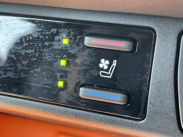 トヨタ ＲＡＶ４ アドベンチャー 茨城県 2020(令2)年 3.5万km アッシュグレーメタリック/アーバンカーキ 社外ナビ/【iPod・USB・SD・ＣＤ・ＤＶＤ・ＴＶ・ラジオ・ＢＴ・ＨＤＭＩ】/パワーシート/シートヒーター/エアシート/ステアリングヒーター/ダウンヒルアシストコントロール/レーダークルコン/ETC/Bカメラ/ルーフレール/前後コーナーセンサー/100V電源/ブレーキホールド/MTモード付AT/BSM/オートライト/Fフォグ