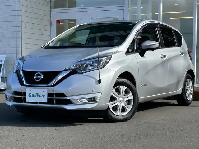 日産 ノート e－パワーX FOUR Bアロー 道央・札幌 2020(令2)年 7.3万km ブリリアントシルバー ・４WD/・衝突軽減ブレーキ/・全方位カメラ/・社外オーディオ/　AM＆FM＆AUX/・バックカメラ/・フロントカメラ/・サイドカメラ/・デジタルインナーミラー/・コーナーセンサー/・レーンキープアシスト/・オートライト/・オートエアコン/・プッシュスタート/・スマートキー/・電動格納ミラー/・社外フロアマット/・ドアバイザー/・ウィンカーミラー/・フォグライト/・スペアキー
