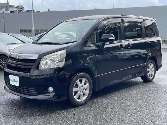 トヨタ ノア S 千葉県 2009(平21)年 7.8万km ブラック 純正メモリーナビ/（Bluetooth、フルセグTV、CD、DVD）/ビルトインETC/HIDヘッドライト/オールオートウィンドウ/ドアバイザー/純正フロアマット/スペアキー/保証書/取扱説明書