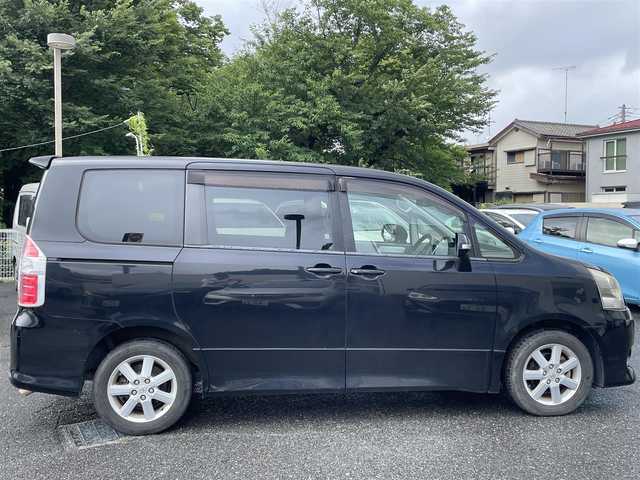 トヨタ ノア S 千葉県 2009(平21)年 7.8万km ブラック 純正メモリーナビ/（Bluetooth、フルセグTV、CD、DVD）/ビルトインETC/HIDヘッドライト/オールオートウィンドウ/ドアバイザー/純正フロアマット/スペアキー/保証書/取扱説明書