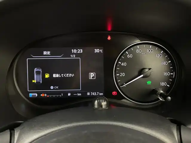 日産 キックス X 新潟県 2021(令3)年 4.6万km ブリリアントホワイトパール/ピュアブラック 2トーン 純正9インチナビ(型式：MM-323D-L)/・AM/FM/CD/DVD/Bluetooth/フルセグ/バックモニター/全周囲モニター/プロパイロット/衝突被害軽減システム/アダプティブクルーズコントロ―ル/レーンキープアシスト/ETC/フロントドライブレコーダー/デジタルインナーミラー/ハーフレザーシート/ルーフレール/純正LEDヘッドライト/オートライト/LEDフォグランプ/純正フロアマット/純正17インチAW夏タイヤ/ABS/横滑り防止機能/前後コーナーセンサー/オートブレーキホールド/ステアリングスイッチ/取扱説明書