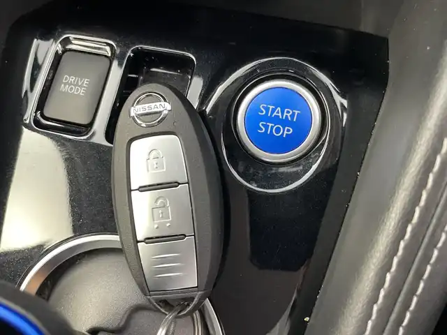 日産 キックス X 新潟県 2021(令3)年 4.6万km ブリリアントホワイトパール/ピュアブラック 2トーン 純正9インチナビ(型式：MM-323D-L)/・AM/FM/CD/DVD/Bluetooth/フルセグ/バックモニター/全周囲モニター/プロパイロット/衝突被害軽減システム/アダプティブクルーズコントロ―ル/レーンキープアシスト/ETC/フロントドライブレコーダー/デジタルインナーミラー/ハーフレザーシート/ルーフレール/純正LEDヘッドライト/オートライト/LEDフォグランプ/純正フロアマット/純正17インチAW夏タイヤ/ABS/横滑り防止機能/前後コーナーセンサー/オートブレーキホールド/ステアリングスイッチ/取扱説明書