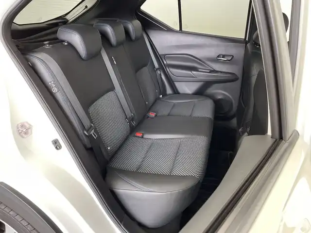 日産 キックス X 新潟県 2021(令3)年 4.6万km ブリリアントホワイトパール/ピュアブラック 2トーン 純正9インチナビ(型式：MM-323D-L)/・AM/FM/CD/DVD/Bluetooth/フルセグ/バックモニター/全周囲モニター/プロパイロット/衝突被害軽減システム/アダプティブクルーズコントロ―ル/レーンキープアシスト/ETC/フロントドライブレコーダー/デジタルインナーミラー/ハーフレザーシート/ルーフレール/純正LEDヘッドライト/オートライト/LEDフォグランプ/純正フロアマット/純正17インチAW夏タイヤ/ABS/横滑り防止機能/前後コーナーセンサー/オートブレーキホールド/ステアリングスイッチ/取扱説明書
