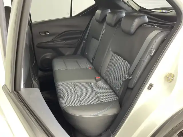 日産 キックス X 新潟県 2021(令3)年 4.6万km ブリリアントホワイトパール/ピュアブラック 2トーン 純正9インチナビ(型式：MM-323D-L)/・AM/FM/CD/DVD/Bluetooth/フルセグ/バックモニター/全周囲モニター/プロパイロット/衝突被害軽減システム/アダプティブクルーズコントロ―ル/レーンキープアシスト/ETC/フロントドライブレコーダー/デジタルインナーミラー/ハーフレザーシート/ルーフレール/純正LEDヘッドライト/オートライト/LEDフォグランプ/純正フロアマット/純正17インチAW夏タイヤ/ABS/横滑り防止機能/前後コーナーセンサー/オートブレーキホールド/ステアリングスイッチ/取扱説明書