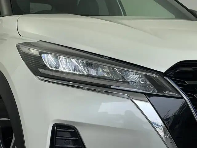 日産 キックス X 新潟県 2021(令3)年 4.6万km ブリリアントホワイトパール/ピュアブラック 2トーン 純正9インチナビ(型式：MM-323D-L)/・AM/FM/CD/DVD/Bluetooth/フルセグ/バックモニター/全周囲モニター/プロパイロット/衝突被害軽減システム/アダプティブクルーズコントロ―ル/レーンキープアシスト/ETC/フロントドライブレコーダー/デジタルインナーミラー/ハーフレザーシート/ルーフレール/純正LEDヘッドライト/オートライト/LEDフォグランプ/純正フロアマット/純正17インチAW夏タイヤ/ABS/横滑り防止機能/前後コーナーセンサー/オートブレーキホールド/ステアリングスイッチ/取扱説明書