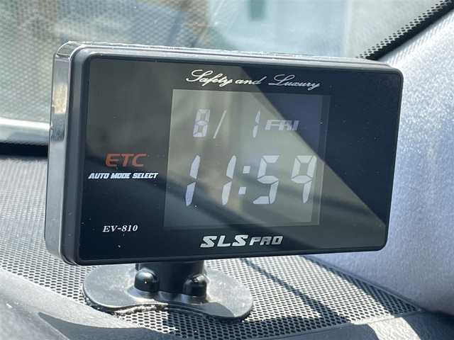 トヨタ クラウン ハイブリッド アスリートS 大阪府 2013(平25)年 5.6万km ホワイトパールクリスタルシャイン アドバンストパッケージ/・ミリ波レーダー方式プリクラッシュセーフティ/・レーダークルーズコントロール/・インテリジェントクリアランスソナー/・バックソナー/純正HDD8インチワイドナビゲーション/・フルセグTV/CD/DVD/USB/Bluetooth対応/・7chオーディオアンプ/・10スピーカー/バックカメラ/純正ビルトインETC/パワーシート（運転席/助手席）/シートヒーター（運転席/助手席）/ステアリングヒーター/革巻ステアリング/ステアリングスイッチ/HIDヘッドランプ/LEDフォグランプ/ナノイー付左右独立温度調整オートエアコン/エアコン吹出口スイング機能/プッシュスタート/スマートキー×２/取扱説明書/保証書