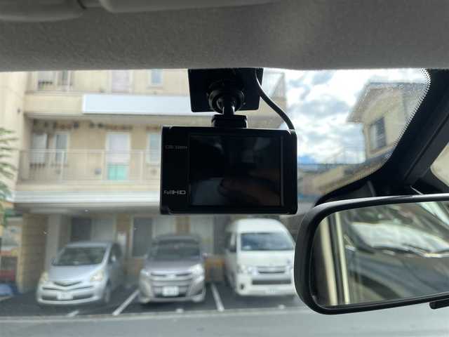 日産 セレナ S 東京都 2016(平28)年 6万km ブリリアントホワイトパール 社外メモリナビ/(フルセグTV/Bluetooth/DVD/SD/USB)/バックカメラ/ETC/前方ドライブレコーダー/片側パワースライドドア/クルーズコントロール/インテリジェントエマージェンシーブレーキ/車線逸脱警報機能/横滑り防止装置/スマートキー/オートライト/純正フロアマット/スペアキー1本/取扱説明書/保証書
