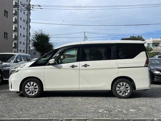 日産 セレナ S 東京都 2016(平28)年 6万km ブリリアントホワイトパール 社外メモリナビ/(フルセグTV/Bluetooth/DVD/SD/USB)/バックカメラ/ETC/前方ドライブレコーダー/片側パワースライドドア/クルーズコントロール/インテリジェントエマージェンシーブレーキ/車線逸脱警報機能/横滑り防止装置/スマートキー/オートライト/純正フロアマット/スペアキー1本/取扱説明書/保証書