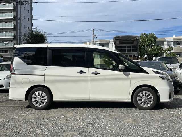 日産 セレナ S 東京都 2016(平28)年 6万km ブリリアントホワイトパール 社外メモリナビ/(フルセグTV/Bluetooth/DVD/SD/USB)/バックカメラ/ETC/前方ドライブレコーダー/片側パワースライドドア/クルーズコントロール/インテリジェントエマージェンシーブレーキ/車線逸脱警報機能/横滑り防止装置/スマートキー/オートライト/純正フロアマット/スペアキー1本/取扱説明書/保証書