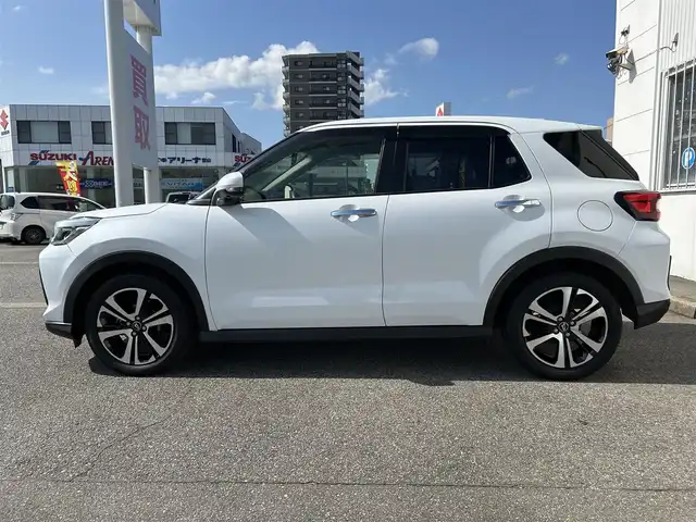ダイハツ ロッキー G 富山県 2020(令2)年 2.7万km シャイニングホワイトパール パノラミックビューモニター/スマートキー/純正メモリーナビ(NMZK-W70D)/DVD/BT/フルセグTV/USB/ETC/衝突安全ブレーキ/レーンキープアシスト/オートハイビーム/クリアランスソナー/LEDヘッドライト/フォグ/プッシュスタート/横滑り防止装置/シートヒーター(D/N)/電格ウィンカーミラー/アイドリングストップ/純正フロアマット/純正ドアバイザー/オートリトラミラー/保証書・取説・ナビ取説/社外AWスタッドレス車載(195/65R16)