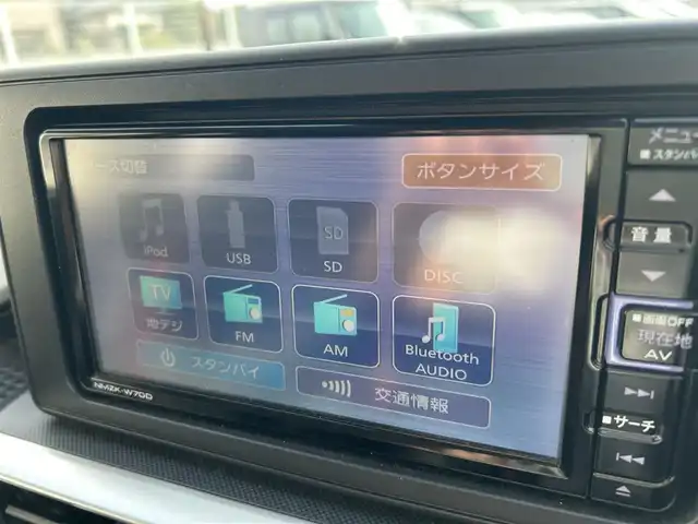 ダイハツ ロッキー G 富山県 2020(令2)年 2.7万km シャイニングホワイトパール パノラミックビューモニター/スマートキー/純正メモリーナビ(NMZK-W70D)/DVD/BT/フルセグTV/USB/ETC/衝突安全ブレーキ/レーンキープアシスト/オートハイビーム/クリアランスソナー/LEDヘッドライト/フォグ/プッシュスタート/横滑り防止装置/シートヒーター(D/N)/電格ウィンカーミラー/アイドリングストップ/純正フロアマット/純正ドアバイザー/オートリトラミラー/保証書・取説・ナビ取説/社外AWスタッドレス車載(195/65R16)