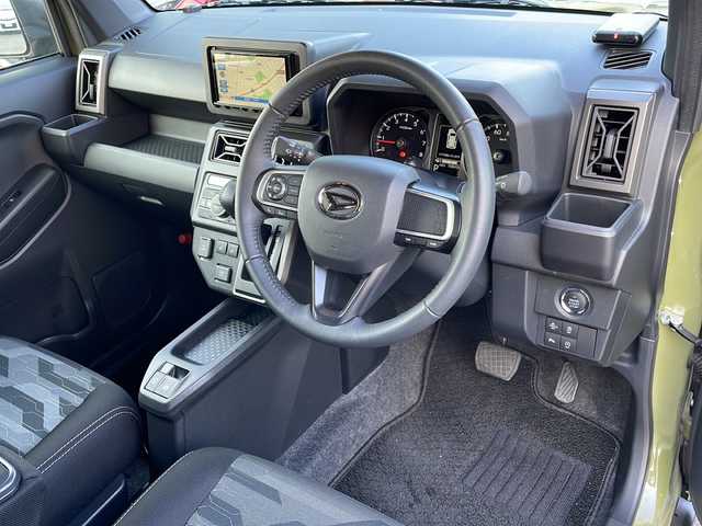 ダイハツ タフト G クロムベンチャー 青森県 2024(令6)年 1.1万km フォレストカーキメタリック 4WD/社外ナビ・フルセグTV/CD・DVD・Bluetooth/バックカメラ/スカイフィールトップ/前席シートヒーター/スマートアシスト/衝突軽減ブレーキ/車線逸脱警報/アダプティブドライビングビーム/コーナーセンサー/サイド・カーテンエアバッグ/ETC/LEDヘッドライト/LEDフォグライト/純正15インチアルミ/ルーフレール/スマートキー