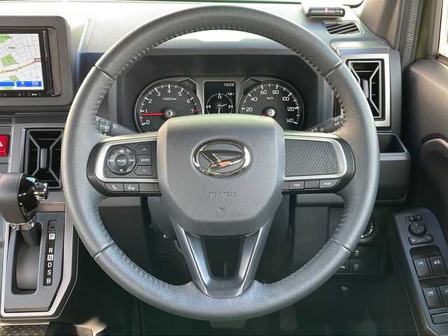 ダイハツ タフト G クロムベンチャー 青森県 2024(令6)年 1.1万km フォレストカーキメタリック 4WD/社外ナビ・フルセグTV/CD・DVD・Bluetooth/バックカメラ/スカイフィールトップ/前席シートヒーター/スマートアシスト/衝突軽減ブレーキ/車線逸脱警報/アダプティブドライビングビーム/コーナーセンサー/サイド・カーテンエアバッグ/ETC/LEDヘッドライト/LEDフォグライト/純正15インチアルミ/ルーフレール/スマートキー