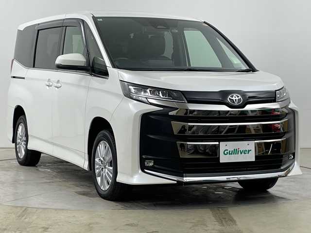 トヨタ ノア S－Z 道央・札幌 2022(令4)年 2.5万km ホワイトパールクリスタルシャイン ・４ＷＤ/トヨタセーフティセンス/・プリクラッシュセーフティ　/・純正10.5ディスプレイオーディオ　/・フルセグTV/バックカメラ/・ビルトインＥＴＣ２．０　/・シートヒーター/ハーフレザーシート　/・ステアリングヒーター/・両側パワースライドドア/・パワーバックドア　OP/・ブラインドスポットモニター/・アドバンストドライブ/・社外ドライブレコーダー　/・社外デジタルインナーミラー/・デュアルオートエアコン/・プロジェクター式LEDヘッドライト/・オートハイビーム