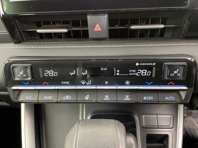 トヨタ ノア S－Z 道央・札幌 2022(令4)年 2.5万km ホワイトパールクリスタルシャイン ・４ＷＤ/トヨタセーフティセンス/・プリクラッシュセーフティ　/・純正10.5ディスプレイオーディオ　/・フルセグTV/バックカメラ/・ビルトインＥＴＣ２．０　/・シートヒーター/ハーフレザーシート　/・ステアリングヒーター/・両側パワースライドドア/・パワーバックドア　OP/・ブラインドスポットモニター/・アドバンストドライブ/・社外ドライブレコーダー　/・社外デジタルインナーミラー/・デュアルオートエアコン/・プロジェクター式LEDヘッドライト/・オートハイビーム