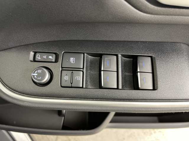 トヨタ ノア S－Z 道央・札幌 2022(令4)年 2.5万km ホワイトパールクリスタルシャイン ・４ＷＤ/トヨタセーフティセンス/・プリクラッシュセーフティ　/・純正10.5ディスプレイオーディオ　/・フルセグTV/バックカメラ/・ビルトインＥＴＣ２．０　/・シートヒーター/ハーフレザーシート　/・ステアリングヒーター/・両側パワースライドドア/・パワーバックドア　OP/・ブラインドスポットモニター/・アドバンストドライブ/・社外ドライブレコーダー　/・社外デジタルインナーミラー/・デュアルオートエアコン/・プロジェクター式LEDヘッドライト/・オートハイビーム