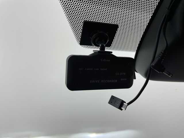 トヨタ ノア S－Z 道央・札幌 2022(令4)年 2.5万km ホワイトパールクリスタルシャイン ・４ＷＤ/トヨタセーフティセンス/・プリクラッシュセーフティ　/・純正10.5ディスプレイオーディオ　/・フルセグTV/バックカメラ/・ビルトインＥＴＣ２．０　/・シートヒーター/ハーフレザーシート　/・ステアリングヒーター/・両側パワースライドドア/・パワーバックドア　OP/・ブラインドスポットモニター/・アドバンストドライブ/・社外ドライブレコーダー　/・社外デジタルインナーミラー/・デュアルオートエアコン/・プロジェクター式LEDヘッドライト/・オートハイビーム