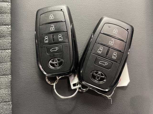 トヨタ ノア S－Z 道央・札幌 2022(令4)年 2.5万km ホワイトパールクリスタルシャイン ・４ＷＤ/トヨタセーフティセンス/・プリクラッシュセーフティ　/・純正10.5ディスプレイオーディオ　/・フルセグTV/バックカメラ/・ビルトインＥＴＣ２．０　/・シートヒーター/ハーフレザーシート　/・ステアリングヒーター/・両側パワースライドドア/・パワーバックドア　OP/・ブラインドスポットモニター/・アドバンストドライブ/・社外ドライブレコーダー　/・社外デジタルインナーミラー/・デュアルオートエアコン/・プロジェクター式LEDヘッドライト/・オートハイビーム