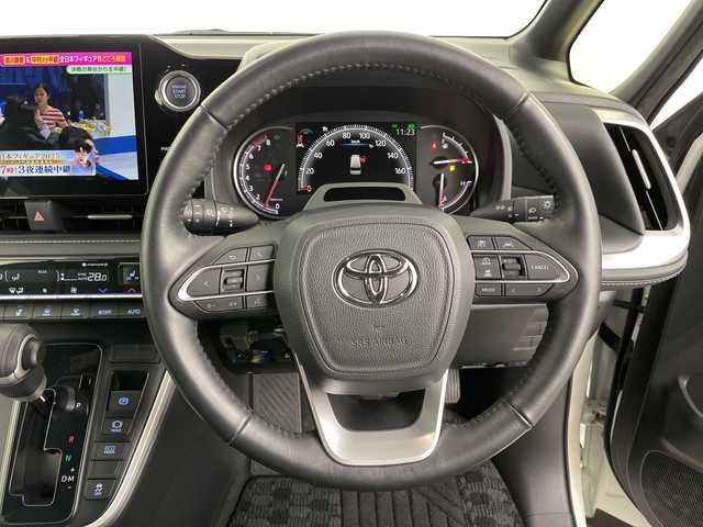 トヨタ ノア S－Z 道央・札幌 2022(令4)年 2.5万km ホワイトパールクリスタルシャイン ・４ＷＤ/トヨタセーフティセンス/・プリクラッシュセーフティ　/・純正10.5ディスプレイオーディオ　/・フルセグTV/バックカメラ/・ビルトインＥＴＣ２．０　/・シートヒーター/ハーフレザーシート　/・ステアリングヒーター/・両側パワースライドドア/・パワーバックドア　OP/・ブラインドスポットモニター/・アドバンストドライブ/・社外ドライブレコーダー　/・社外デジタルインナーミラー/・デュアルオートエアコン/・プロジェクター式LEDヘッドライト/・オートハイビーム