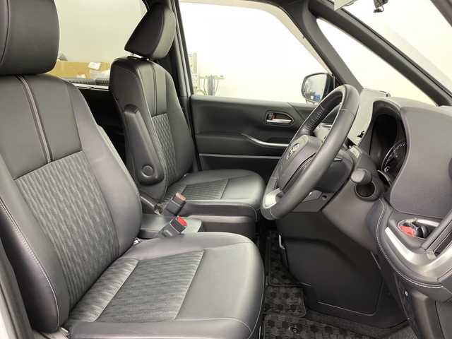 トヨタ ノア S－Z 道央・札幌 2022(令4)年 2.5万km ホワイトパールクリスタルシャイン ・４ＷＤ/トヨタセーフティセンス/・プリクラッシュセーフティ　/・純正10.5ディスプレイオーディオ　/・フルセグTV/バックカメラ/・ビルトインＥＴＣ２．０　/・シートヒーター/ハーフレザーシート　/・ステアリングヒーター/・両側パワースライドドア/・パワーバックドア　OP/・ブラインドスポットモニター/・アドバンストドライブ/・社外ドライブレコーダー　/・社外デジタルインナーミラー/・デュアルオートエアコン/・プロジェクター式LEDヘッドライト/・オートハイビーム