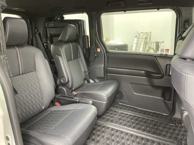 トヨタ ノア S－Z 道央・札幌 2022(令4)年 2.5万km ホワイトパールクリスタルシャイン ・４ＷＤ/トヨタセーフティセンス/・プリクラッシュセーフティ　/・純正10.5ディスプレイオーディオ　/・フルセグTV/バックカメラ/・ビルトインＥＴＣ２．０　/・シートヒーター/ハーフレザーシート　/・ステアリングヒーター/・両側パワースライドドア/・パワーバックドア　OP/・ブラインドスポットモニター/・アドバンストドライブ/・社外ドライブレコーダー　/・社外デジタルインナーミラー/・デュアルオートエアコン/・プロジェクター式LEDヘッドライト/・オートハイビーム