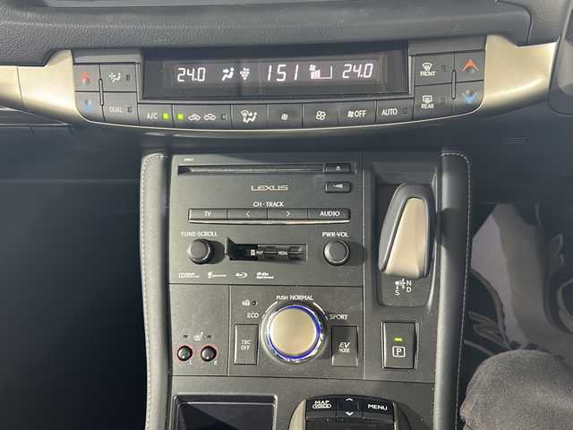 レクサス ＣＴ 200h バージョンC 広島県 2014(平26)年 5.5万km ファイアーアゲートマイカメタリック 純正ナビ　/CD/DVD/フルセグＴＶ/Bluetooth/USB/AUX　/黒革シート　/バックカメラ/ビルトインETC/前方ドライブレコーダー/黒革シート/前席パワーシート/前席シートヒーター/運転席メモリーシート/レーダークルーズコントロール/ＬＥＤヘッドライト/フォグライト /オートライト/自動防眩ミラー/トノカバー/スマートキー/スペアキー×２