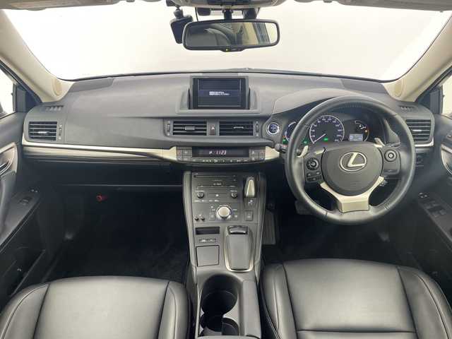 レクサス ＣＴ 200h バージョンC 大分県 2014(平26)年 5.5万km ファイアーアゲートマイカメタリック 純正ナビ　/CD/DVD/フルセグＴＶ/Bluetooth/USB/AUX　/黒革シート　/バックカメラ/ビルトインETC/前方ドライブレコーダー/黒革シート/前席パワーシート/前席シートヒーター/運転席メモリーシート/レーダークルーズコントロール/ＬＥＤヘッドライト/フォグライト /オートライト/自動防眩ミラー/トノカバー/スマートキー/スペアキー×２