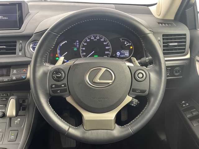 レクサス ＣＴ 200h バージョンC 大分県 2014(平26)年 5.5万km ファイアーアゲートマイカメタリック 純正ナビ　/CD/DVD/フルセグＴＶ/Bluetooth/USB/AUX　/黒革シート　/バックカメラ/ビルトインETC/前方ドライブレコーダー/黒革シート/前席パワーシート/前席シートヒーター/運転席メモリーシート/レーダークルーズコントロール/ＬＥＤヘッドライト/フォグライト /オートライト/自動防眩ミラー/トノカバー/スマートキー/スペアキー×２