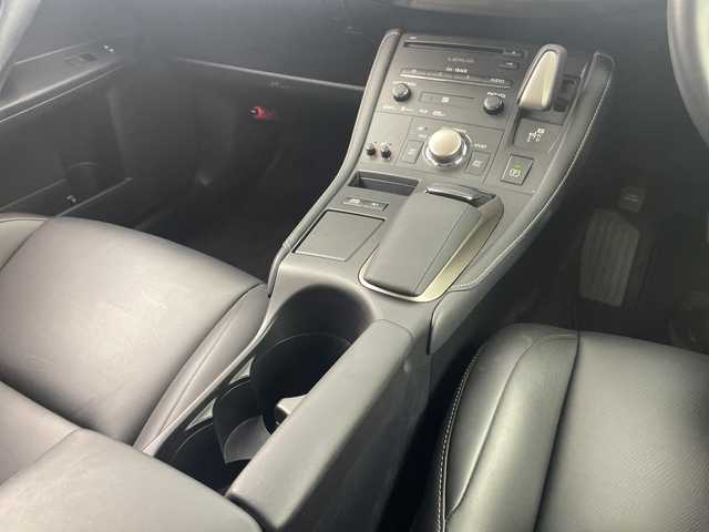 レクサス ＣＴ 200h バージョンC 大分県 2014(平26)年 5.5万km ファイアーアゲートマイカメタリック 純正ナビ　/CD/DVD/フルセグＴＶ/Bluetooth/USB/AUX　/黒革シート　/バックカメラ/ビルトインETC/前方ドライブレコーダー/黒革シート/前席パワーシート/前席シートヒーター/運転席メモリーシート/レーダークルーズコントロール/ＬＥＤヘッドライト/フォグライト /オートライト/自動防眩ミラー/トノカバー/スマートキー/スペアキー×２