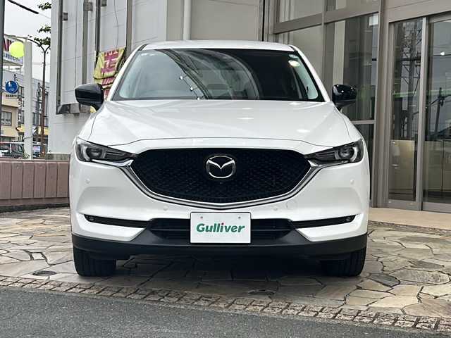 マツダ ＣＸ－５ XD ブラックトーンエディション 静岡県 2021(令3)年 5.6万km スノーフレイクホワイトパールマイカ 【主要装備】/純正ナビ　/ハーフレザーシート　/前席シートヒーター　/ＥＴＣ　/オートホールド　/ステアリングスイッチ　/アラウンドビューモニター　/パワーバックドア　/レーダークルーズコントロール　/ＢＯＳＥサウンド　/ＢＳＭ/プッシュスタート/スマートキー/LEDヘッドライト/純正19インチアルミホイール/プリクラッシュセーフティ