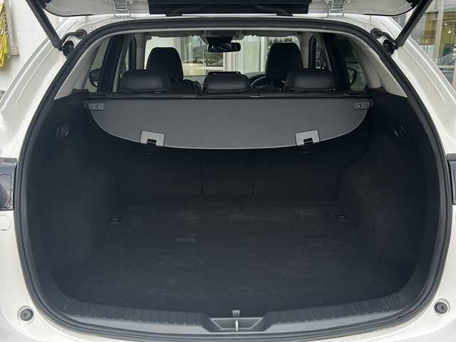 マツダ ＣＸ－５ XD ブラックトーンエディション 静岡県 2021(令3)年 5.6万km スノーフレイクホワイトパールマイカ 【主要装備】/純正ナビ　/ハーフレザーシート　/前席シートヒーター　/ＥＴＣ　/オートホールド　/ステアリングスイッチ　/アラウンドビューモニター　/パワーバックドア　/レーダークルーズコントロール　/ＢＯＳＥサウンド　/ＢＳＭ/プッシュスタート/スマートキー/LEDヘッドライト/純正19インチアルミホイール/プリクラッシュセーフティ