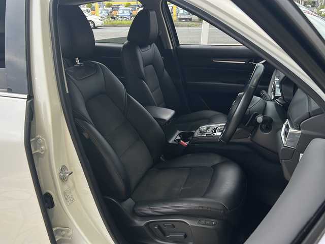 マツダ ＣＸ－５ XD ブラックトーンエディション 静岡県 2021(令3)年 5.6万km スノーフレイクホワイトパールマイカ 【主要装備】/純正ナビ　/ハーフレザーシート　/前席シートヒーター　/ＥＴＣ　/オートホールド　/ステアリングスイッチ　/アラウンドビューモニター　/パワーバックドア　/レーダークルーズコントロール　/ＢＯＳＥサウンド　/ＢＳＭ/プッシュスタート/スマートキー/LEDヘッドライト/純正19インチアルミホイール/プリクラッシュセーフティ