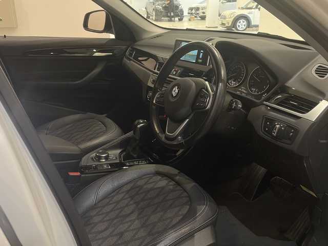 ＢＭＷ Ｘ１ xDrive 18d 新潟県 2017(平29)年 8.5万km ミネラルホワイト アクティブクルーズコントロール/ヘッドアップディスプレイ/純正HDDナビ/バックカメラ/アイドリングストップ/格納電動ウィンカーミラー/プッシュスタート/ETC/ダイナミックスタビリティコントロール/パークディスタンスコントロール/パフォーマンスコントロール/ヒルディセントコントロール/パーキングアシスト/スペアキー