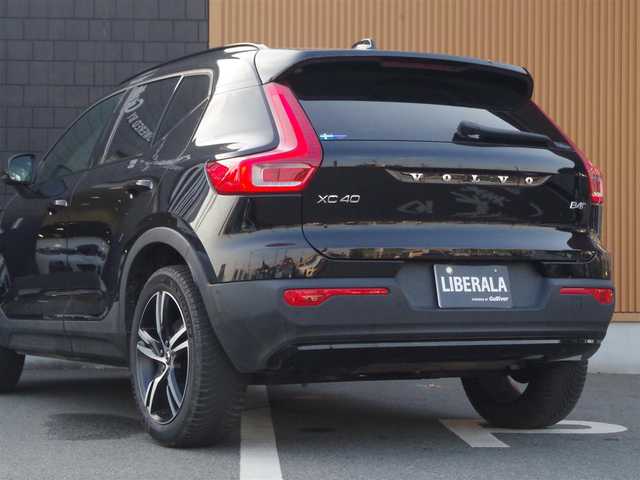 ボルボ ボルボ ＸＣ４０ B4 AWD Rデザイン 埼玉県 2022(令4)年 3万km 黒 1オーナー/ブラックハーフレザーシート/アダプティブクルーズコントロール/インテリセーフ/パノラマガラスルーフ/harman/kardon/CarPlay/パークセンサー/ブラインドスポットモニター/全周囲カメラ/純正ナビ/フルセグTV/ETC/全席シートヒーター/ステアリングヒーター/置くだけ充電/シートポジションメモリー機能