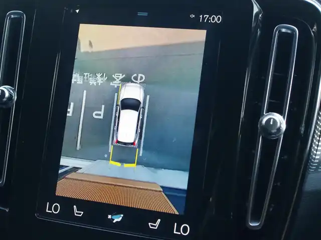 ボルボ ボルボ ＸＣ４０ B4 AWD Rデザイン 埼玉県 2022(令4)年 3万km 黒 1オーナー/ブラックハーフレザーシート/アダプティブクルーズコントロール/インテリセーフ/パノラマガラスルーフ/harman/kardon/CarPlay/パークセンサー/ブラインドスポットモニター/全周囲カメラ/純正ナビ/フルセグTV/ETC/全席シートヒーター/ステアリングヒーター/置くだけ充電/シートポジションメモリー機能