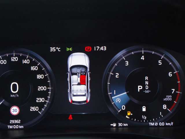 ボルボ ボルボ ＸＣ４０ B4 AWD Rデザイン 埼玉県 2022(令4)年 3万km 黒 1オーナー/ブラックハーフレザーシート/アダプティブクルーズコントロール/インテリセーフ/パノラマガラスルーフ/harman/kardon/CarPlay/パークセンサー/ブラインドスポットモニター/全周囲カメラ/純正ナビ/フルセグTV/ETC/全席シートヒーター/ステアリングヒーター/置くだけ充電/シートポジションメモリー機能